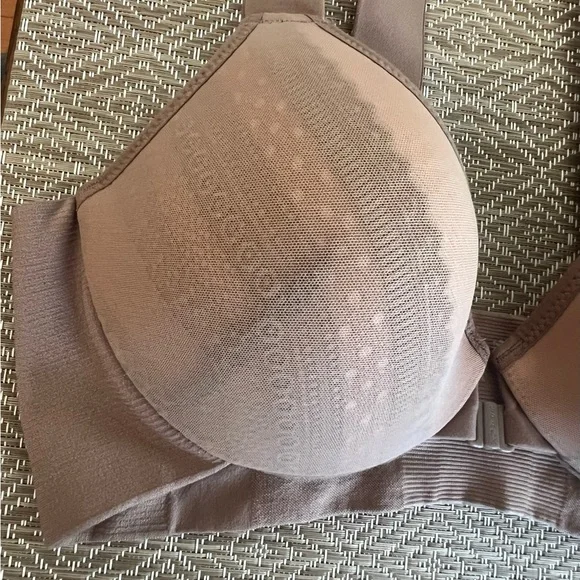 Spanx's full-coverage Bra-llelujah! - Picture 6 of 10